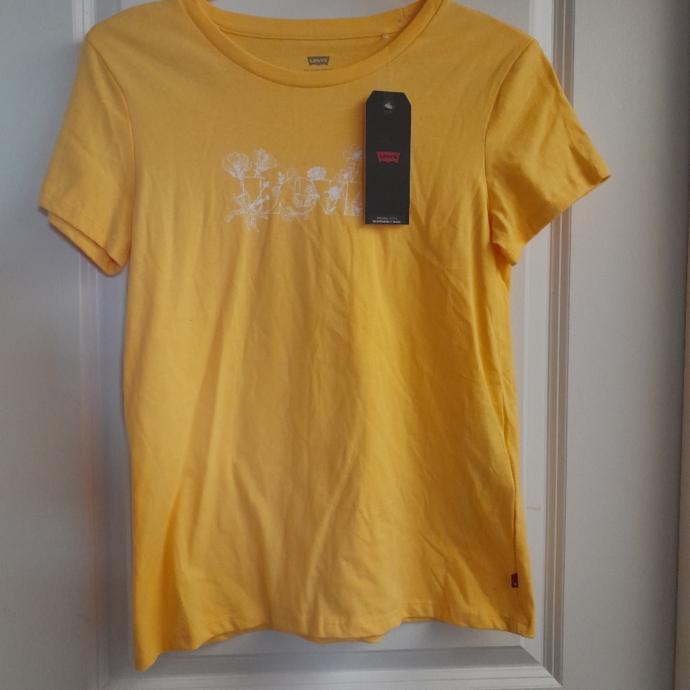 NWOT Yellow Levi's Tshirt